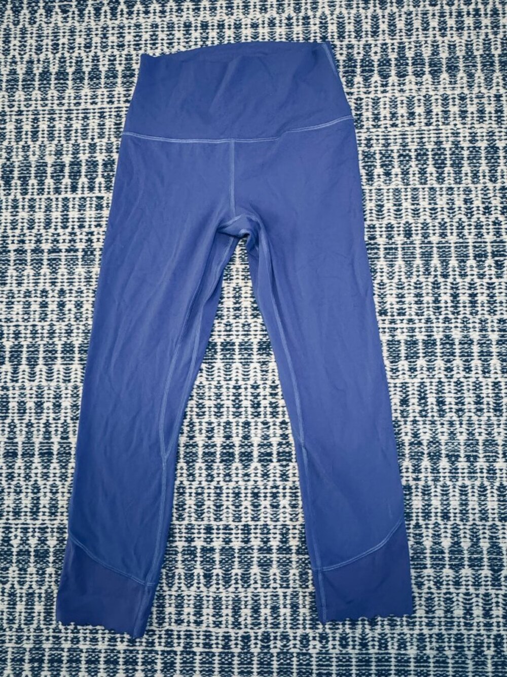 Lululemon High Rise Leggings Size 6 Purple with Sacallop Hem